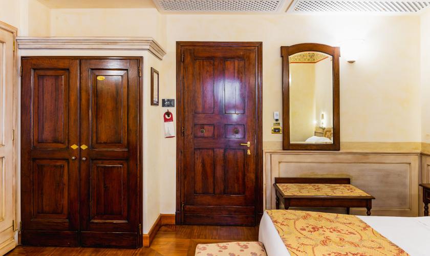 Camera Doppia Deluxe con Terrazzo Art Hotel Commercianti Bologna Camera Doppia Deluxe con Terrazzo Art Hotel Commercianti Bologna